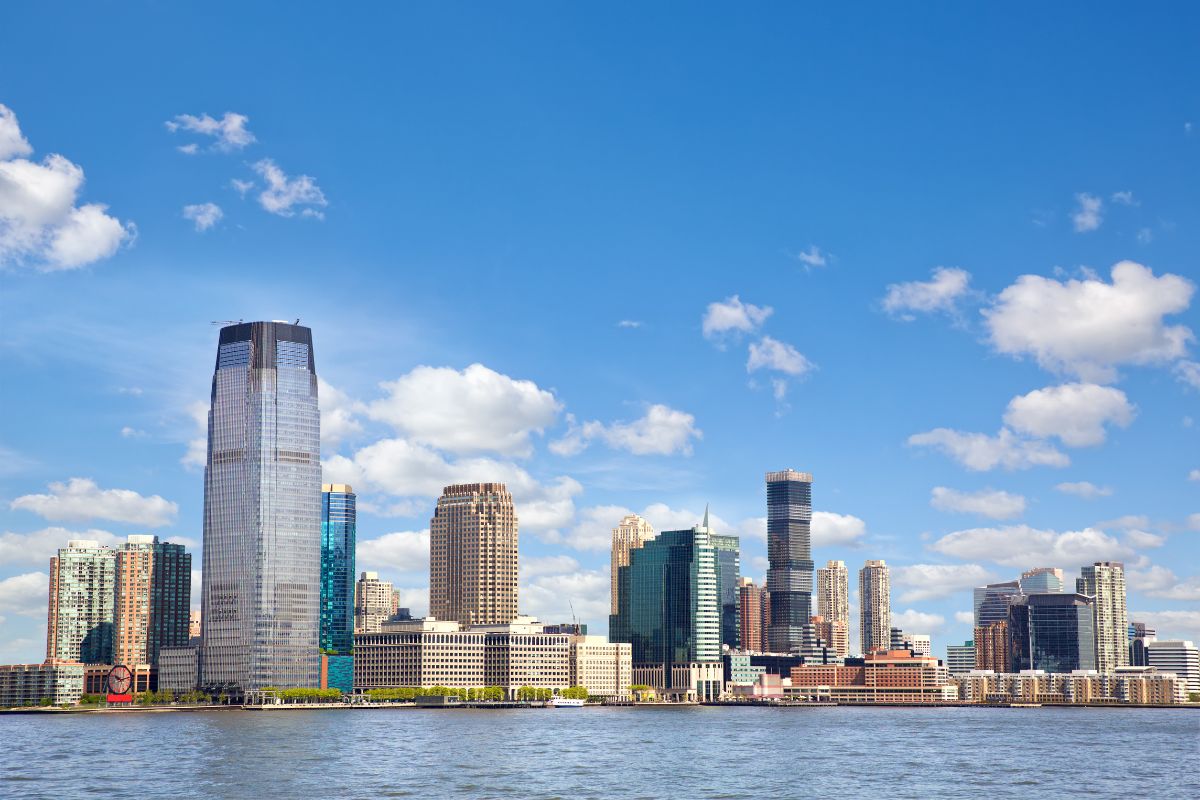 Moving Between New Jersey and Pennsylvania: What to Know Before You Move