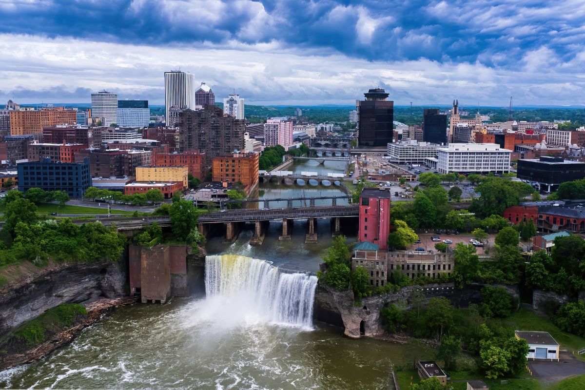 Moving Between New York and Pennsylvania: A Guide for Families Relocating to Central PA
